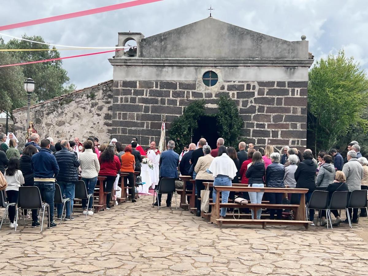 Muristene Pozzo Santa Cristina Paulilatino Экстерьер фото